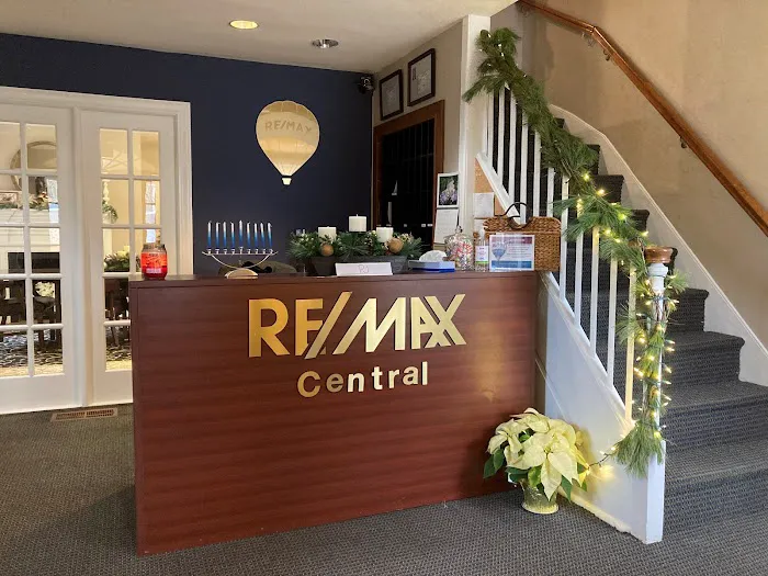 Mary Mastroeni - RE/MAX Central 4