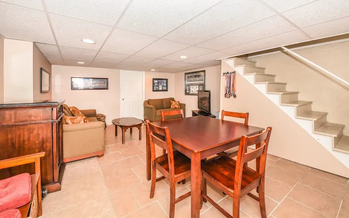The Tina Guerrieri - RE/MAX realtor 9