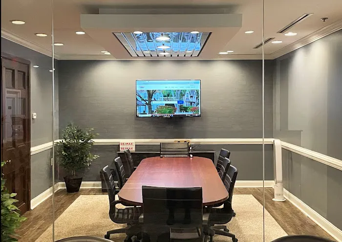 RE/MAX Services 2