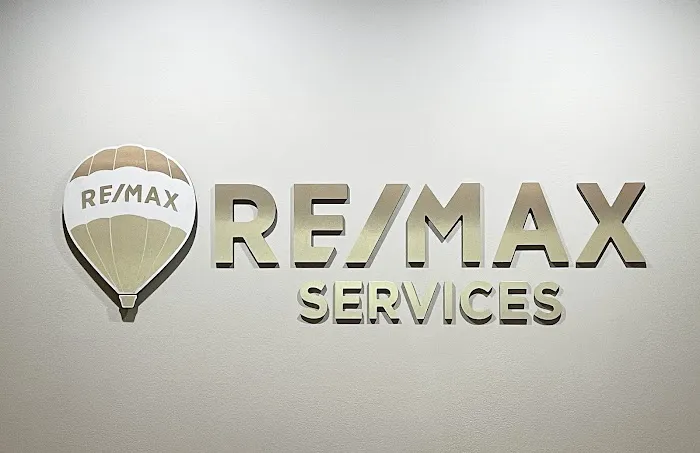RE/MAX Services 0