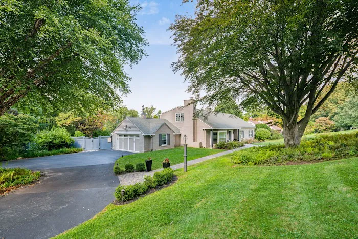 Mike Fabrizio Luxury Real Estate | Center City & Main Line 8