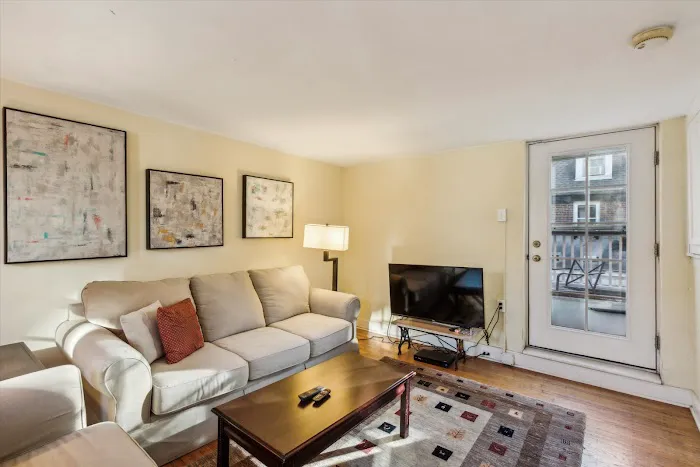 Philadelphia Real Estate Agent-The Phil Cavalcanto Real Estate Team, Coldwell Banker Realty 1