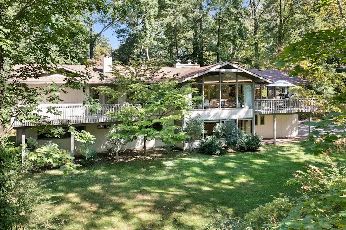 Lisa Ciccotelli Real Estate Group 2