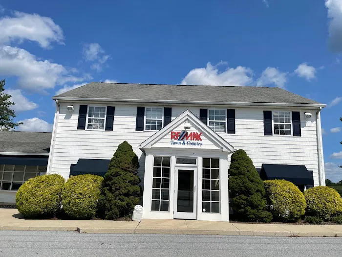RE/MAX Town & Country, Real Estate 0