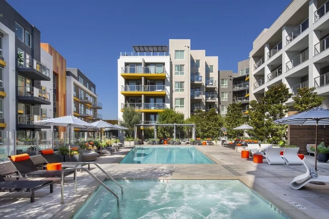 Apartments in LA with Pool Access for Rent – Find the Perfect Rental