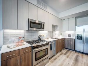 Find the Best Rentals Near Major LA Highways for Easy Commuting