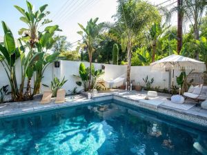 Houses for Rent in Los Angeles with Swimming Pool