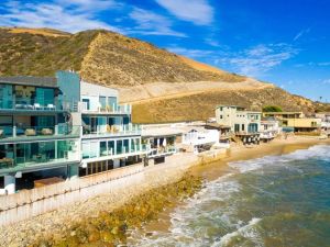 Beachfront Apartments for Rent in Malibu – Live by the Ocean