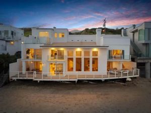 Luxury Rental Homes with Pool in Malibu: Your Ultimate Vacation Getaway