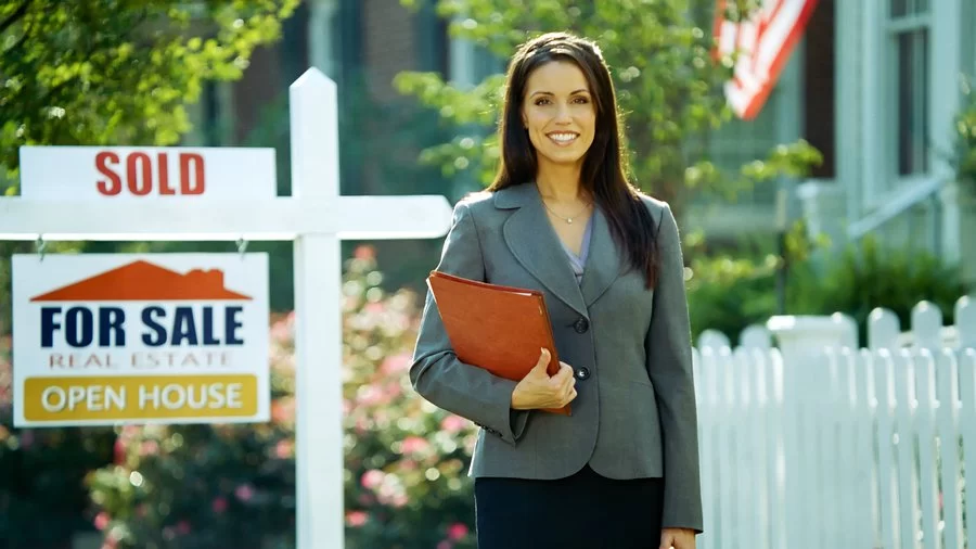 A Realtor: How They Help You Navigate the Real Estate Market